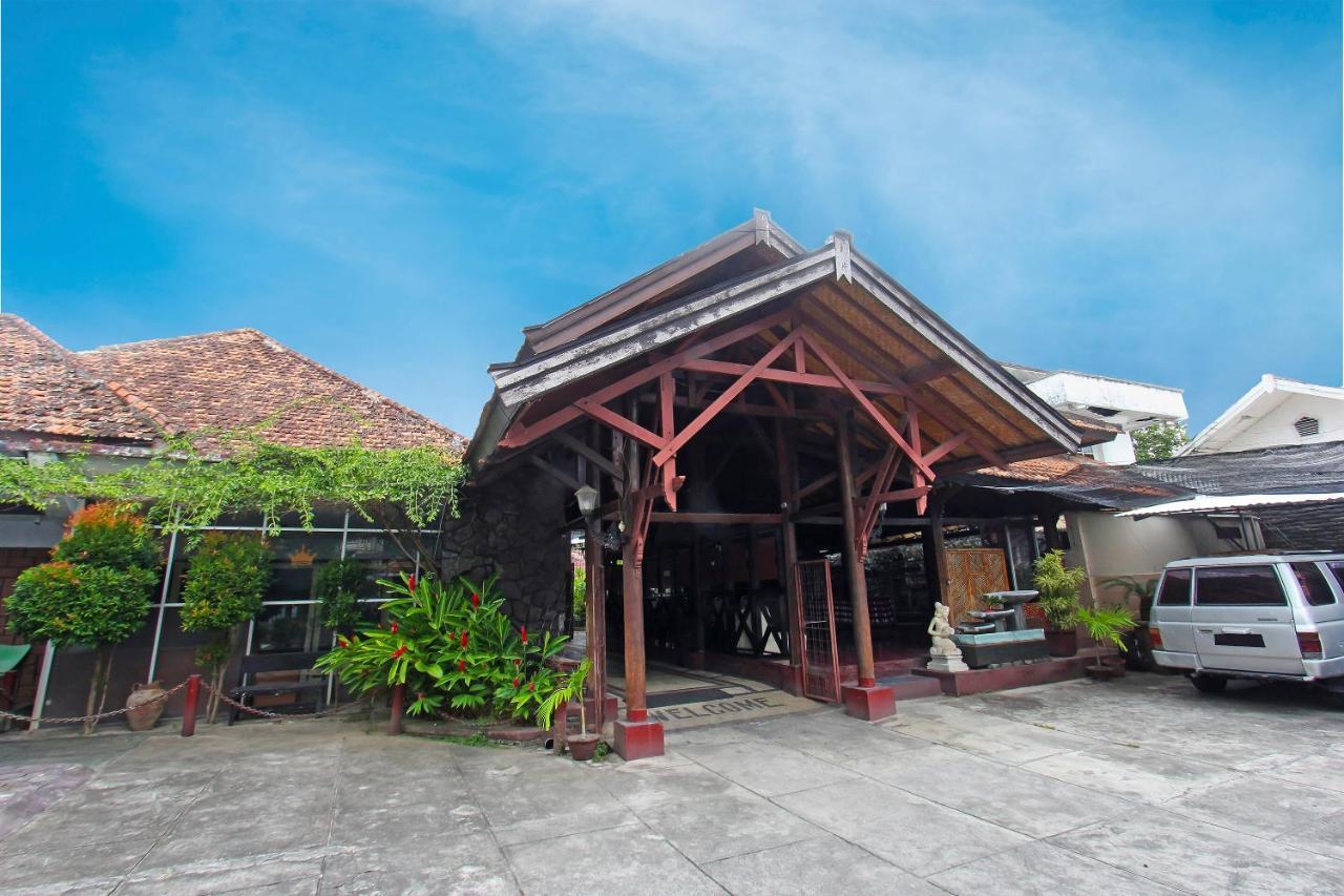 Oyo 91516 Wisata Hotel Mataram Eksteriør billede